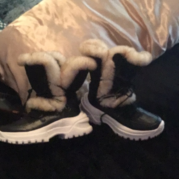 Journee collection, sneaker boot, worn once - Picture 2 of 6